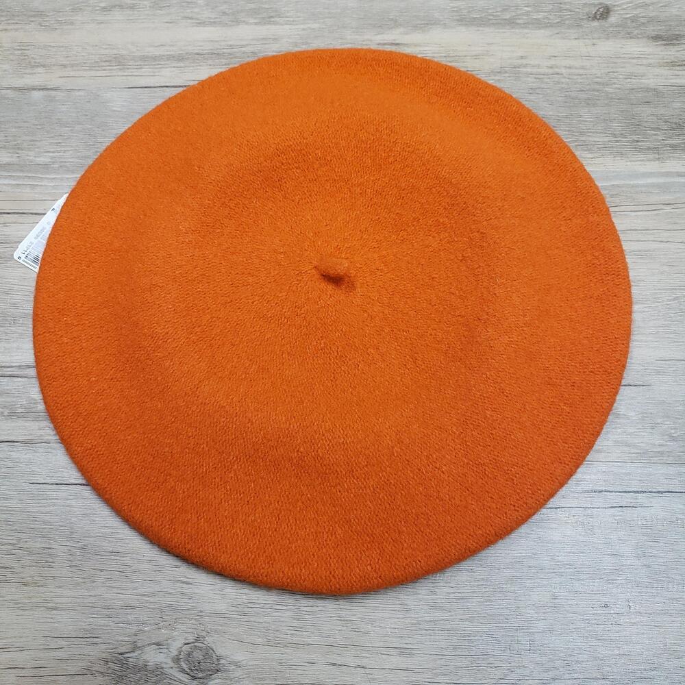 Liz Claiborne Hat Beret Fitted Womens One Size Orange Wool Embroidered Crest